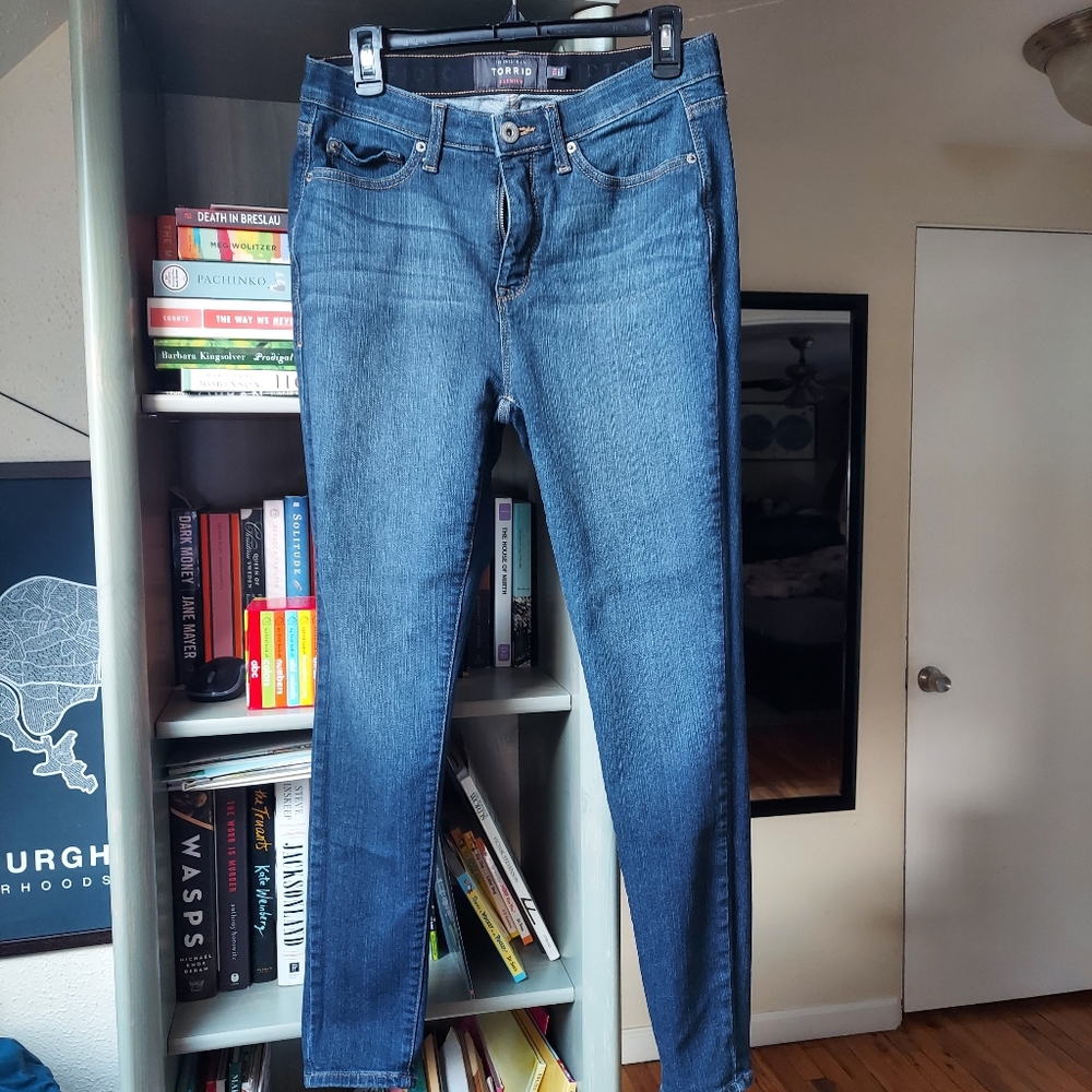 Torrid size 12R sky high skinny jeans
